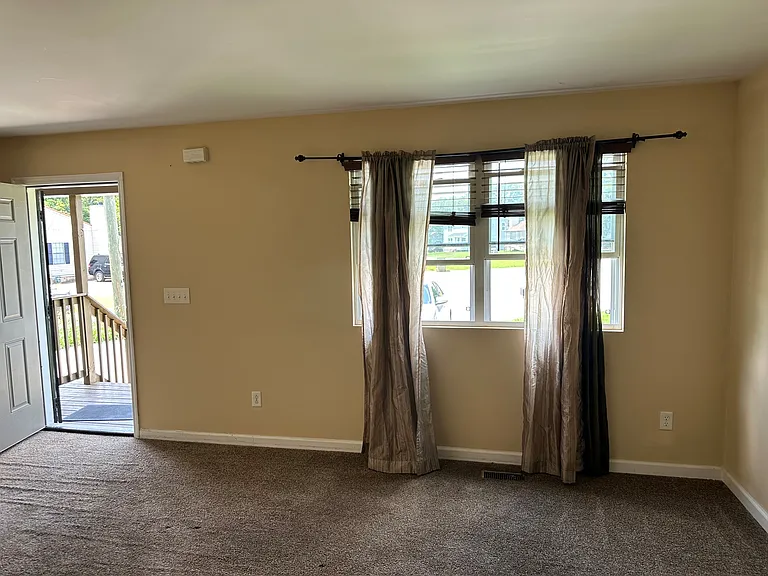105 Chesapeake Ct — Photo 4
