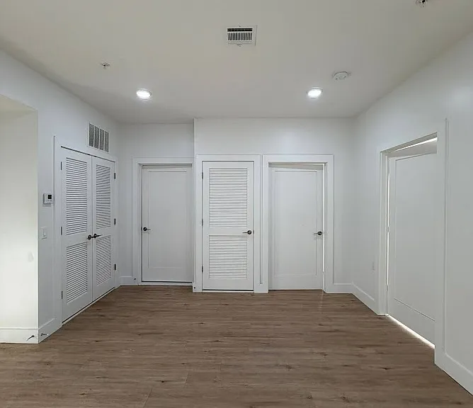 276 Duncan Ave #4D — Photo 4