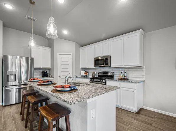 7018 Winecup Ln, Sanger, TX 76266