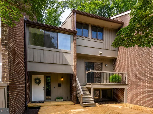 12023 Insha Ct, Reston, VA 20191