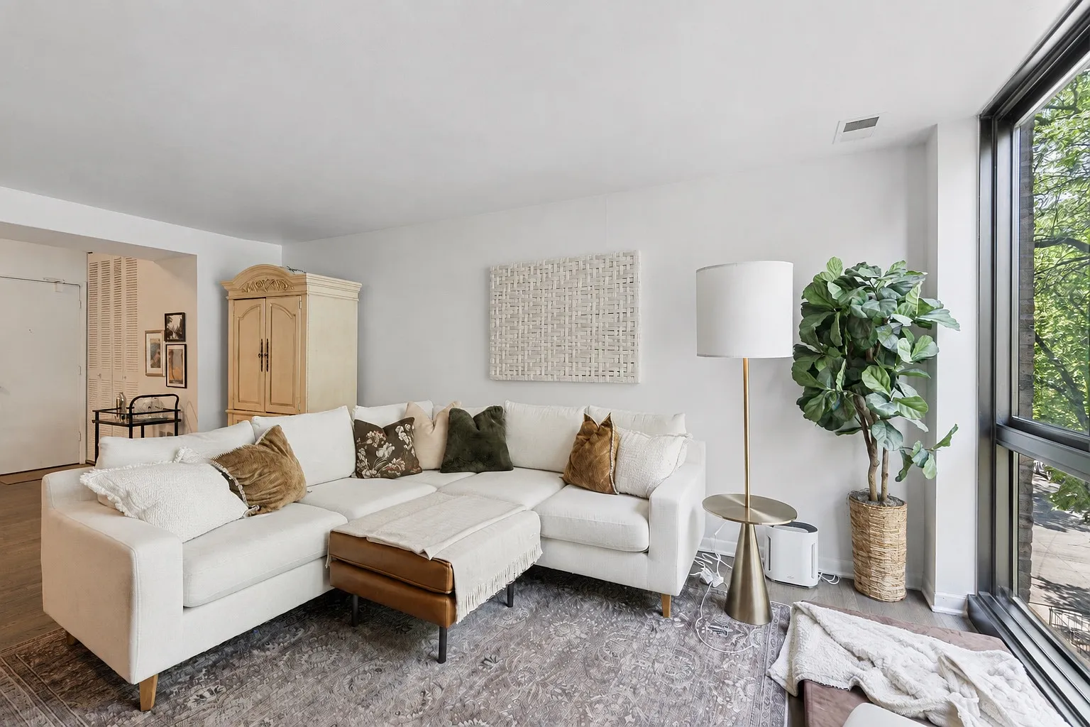 2 bed, 1200 sqft, $4,500 — Photo 3