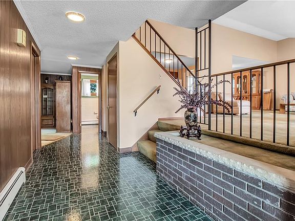 3rd image of 62 Willow Dr