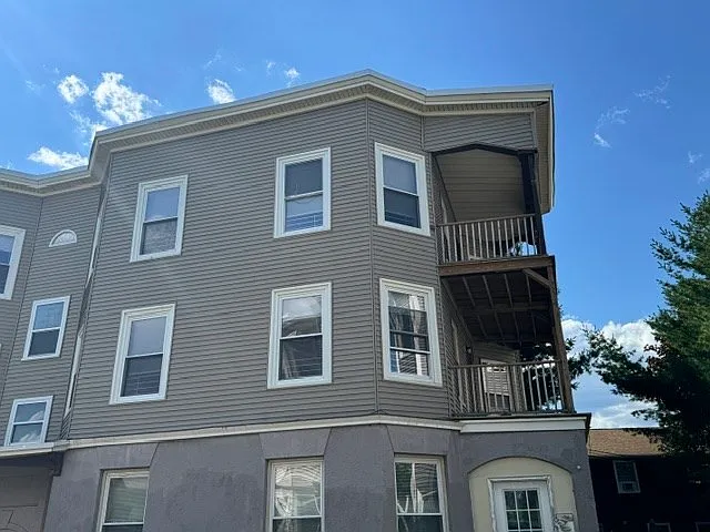 3 bed, 1.0 bath, 900 sqft, $3,000 — Photo 2