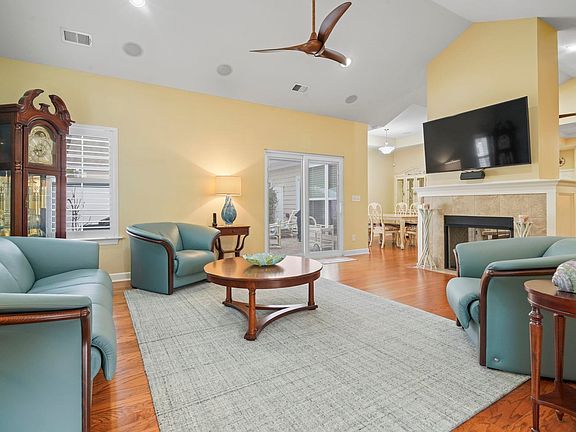 5th image of 352 Arlington Circle #352