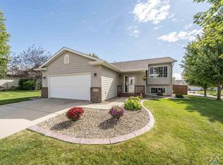 5709 W Boxwood St, Sioux Falls, SD 57107