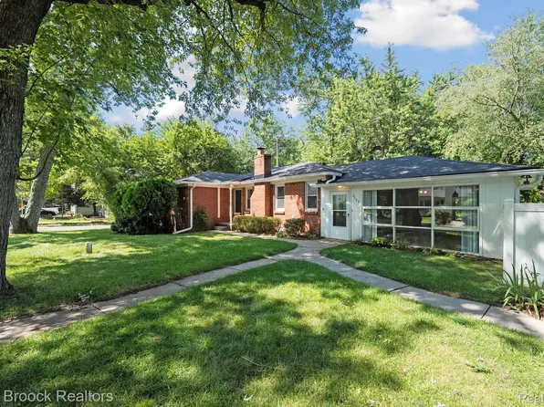 3142 Mapledale St, Commerce Township, MI 48382