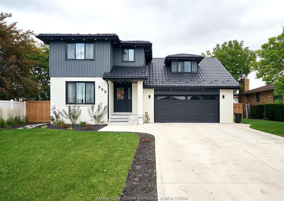 1st image of 909 Elmgate Cres