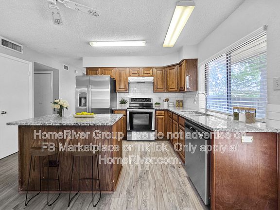 3rd image of 2201 Homecraft Ln