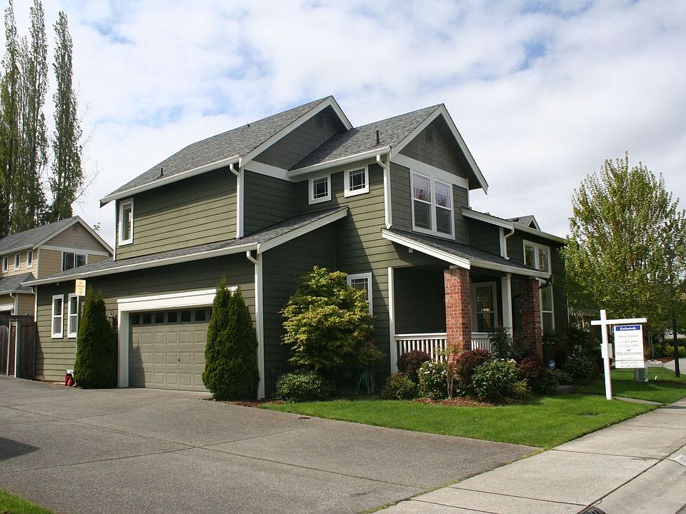 Great neighborhood walking distance from shopping, school.