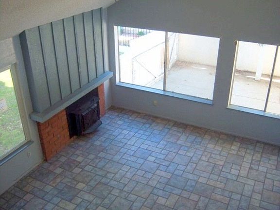 5th image of 1062 E Nugent St