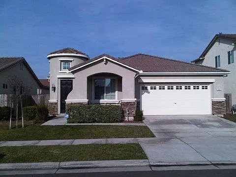 4657 Hutchinson Ln photo 1