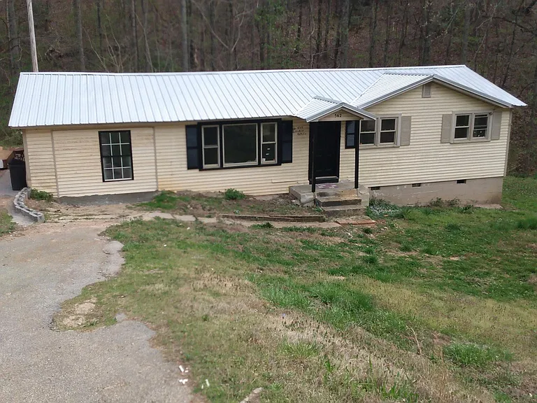 562 Anthony Rd — Photo 1