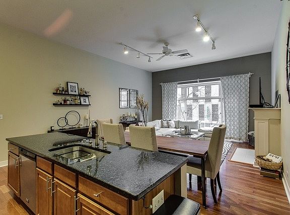 5th image of 211 E Ohio St #311