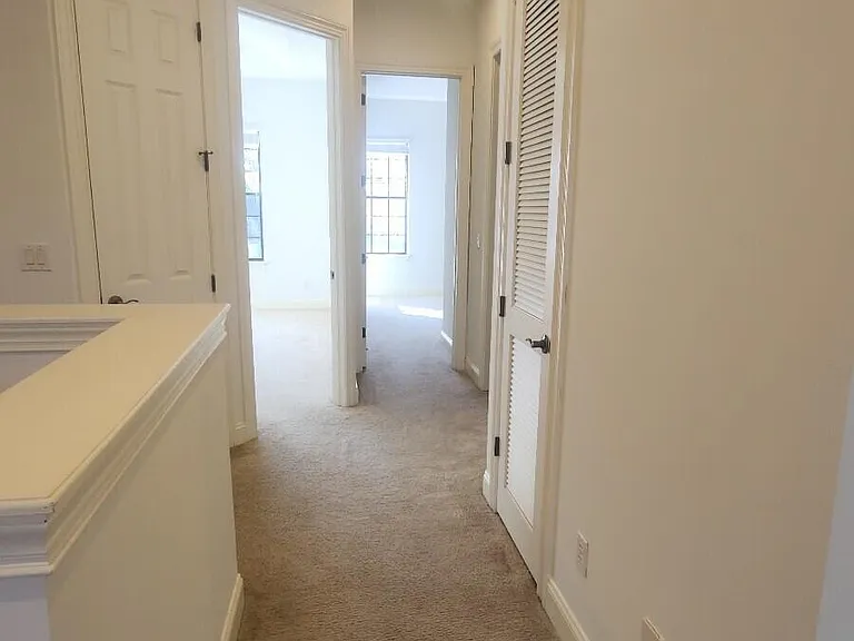 654 S Loop Pkwy — Photo 28