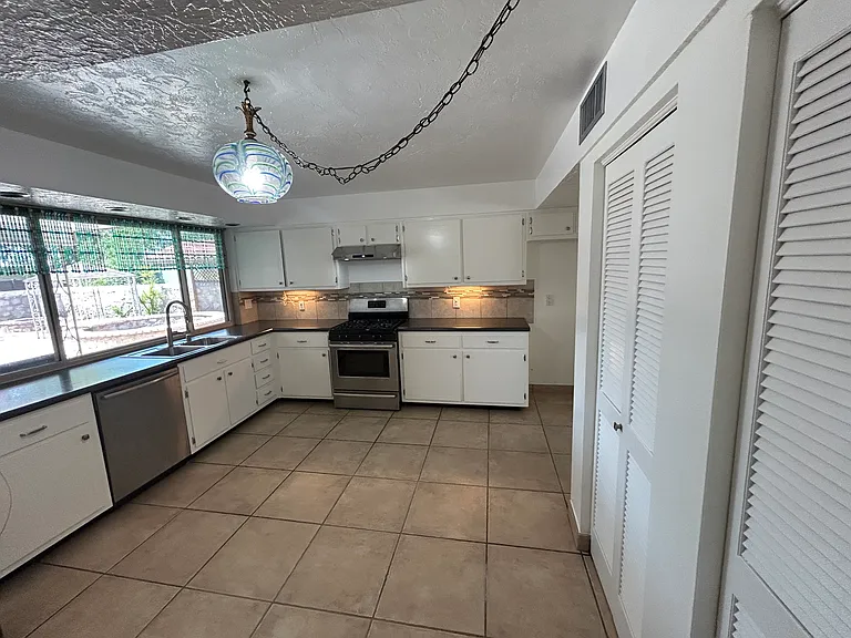 8808 Shaver Dr — Photo 3