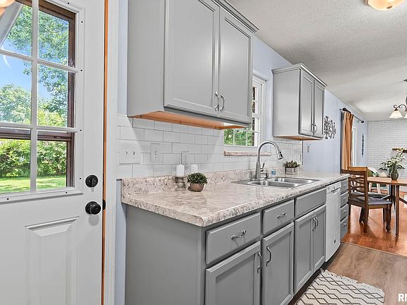 3rd image of 4 Guinevere Dr