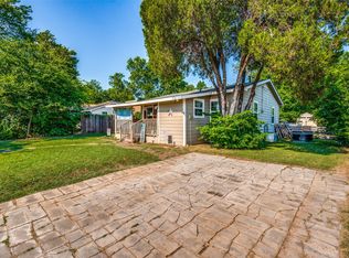 821 Tuskegee St, Grand prairie, TX 75051