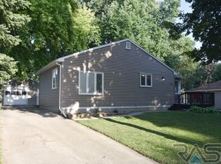 928 S Holt Ave, Sioux Falls, SD 57103