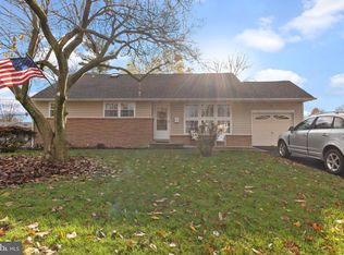 672 Spruce Rd, Warminster, PA 18974