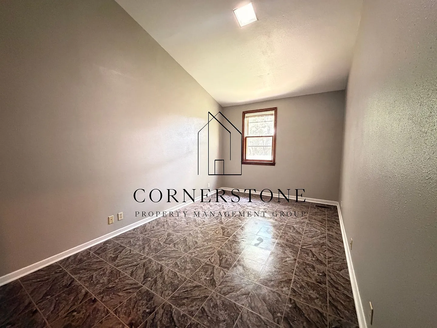 2540 Edgewood Drive — Photo 3