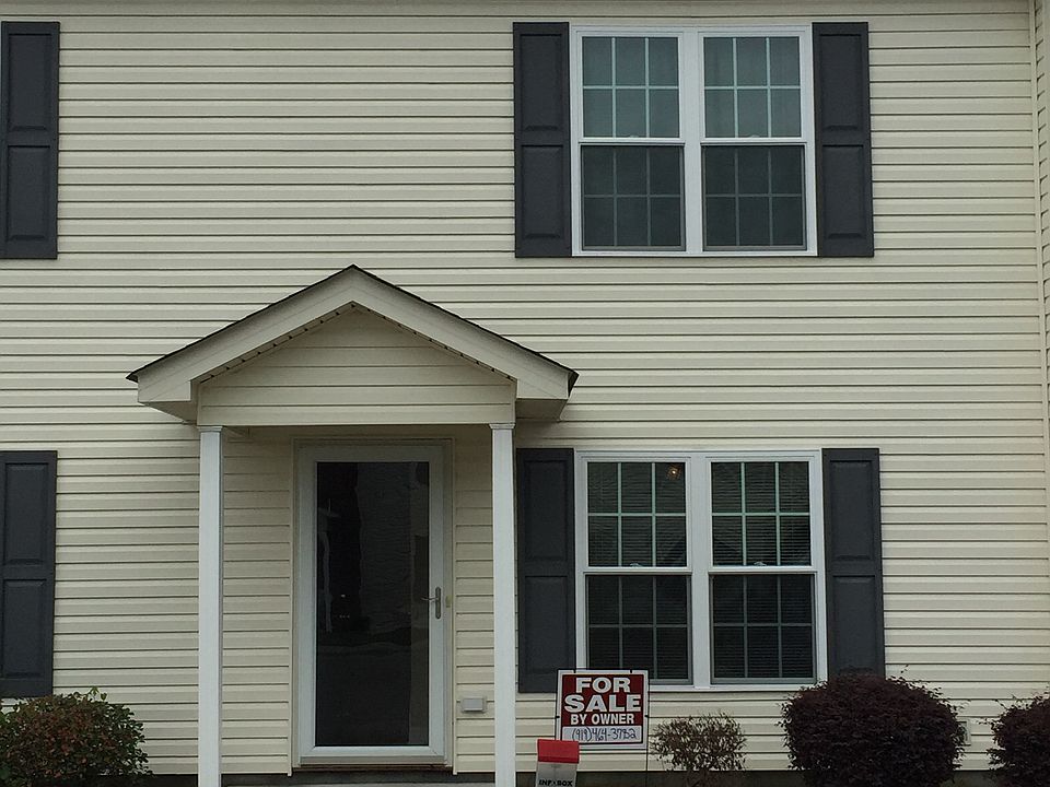 Front View w 2 Parking Space