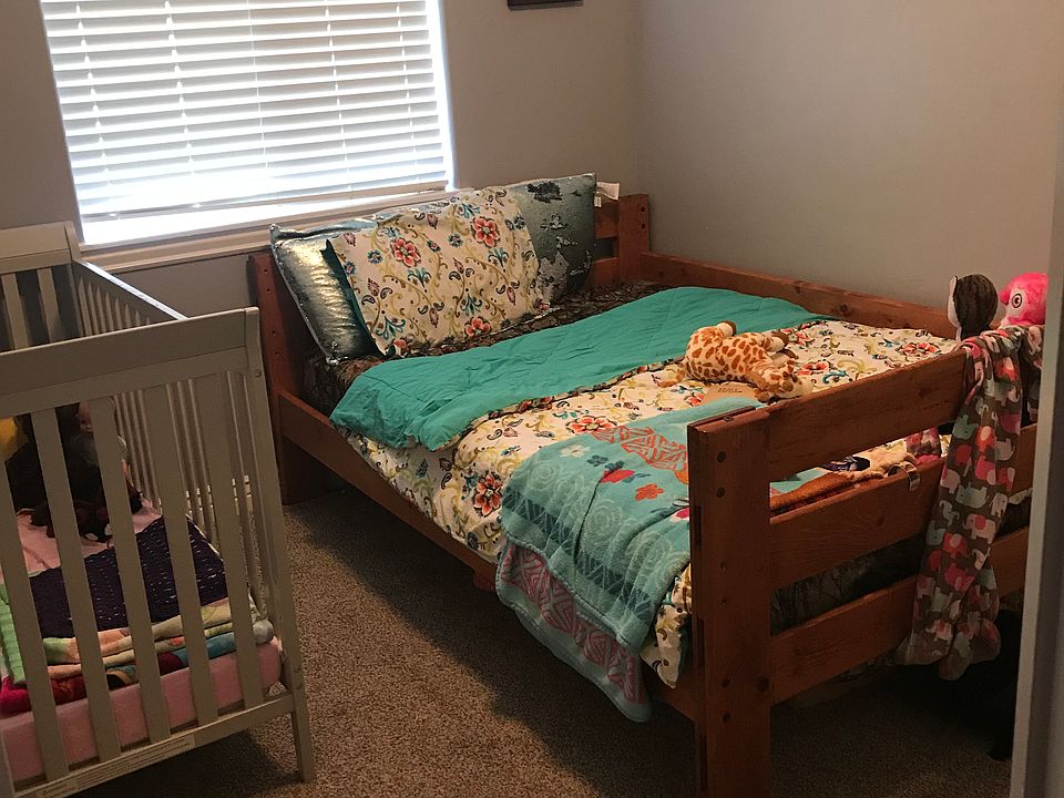 Upstairs bedroom 2