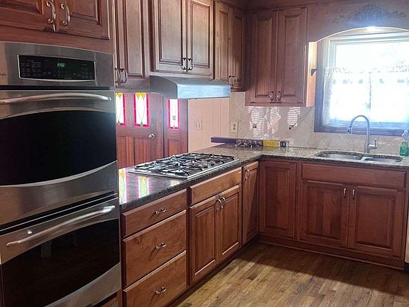 3rd image of 4710 Riverwood Cir