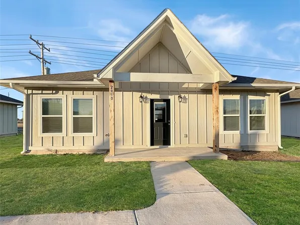 2004 Willow Pl, Blackwell, OK 74631