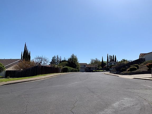 4th image of 4302 Saint Paul Cir