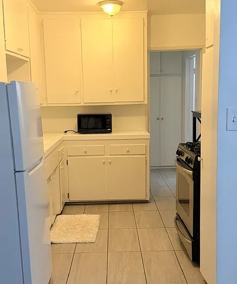 14811 Vanowen St #3 — Photo 6