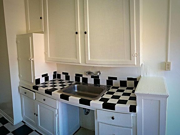 3rd image of 746 S Normandie Ave APT 102