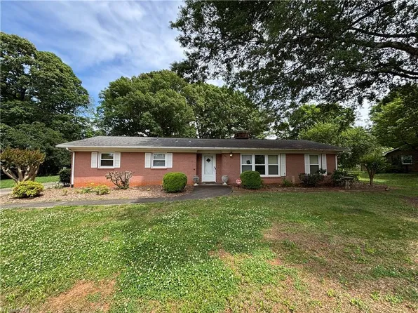 2941 Carrollwood Dr, Winston Salem, NC 27103