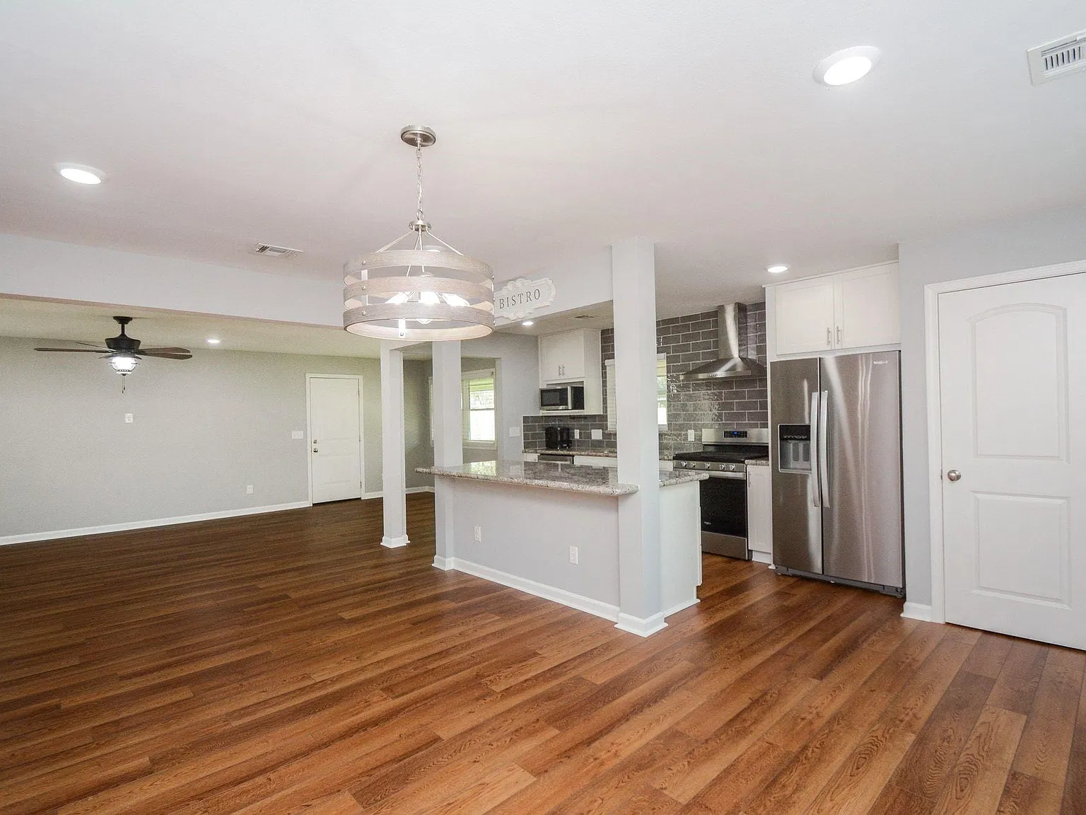 3 bed, 2.0 bath, 1472 sqft, $2,300 — Photo 4