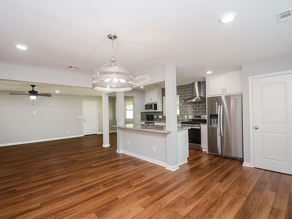 4th image of 7926 Ridgeview Dr