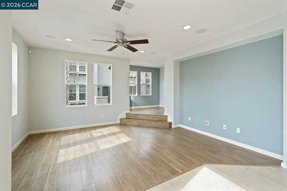 Building Photo - 207 Heligan Ln #8