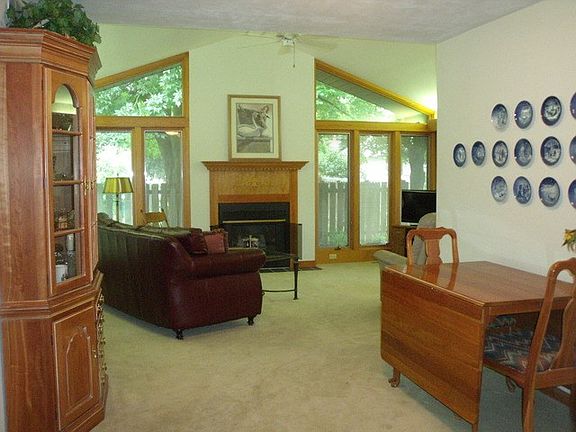 3rd image of 820 Birchwood Dr