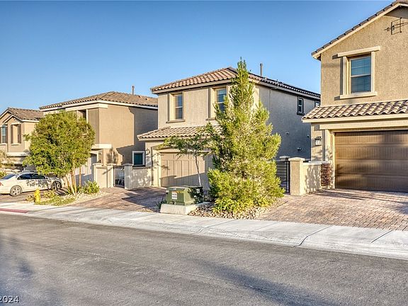 3rd image of 10475 Skye Canyon Falls Ave