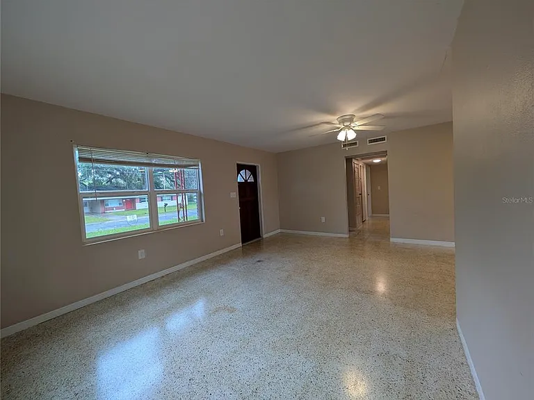 208 Oakwood Dr — Photo 7