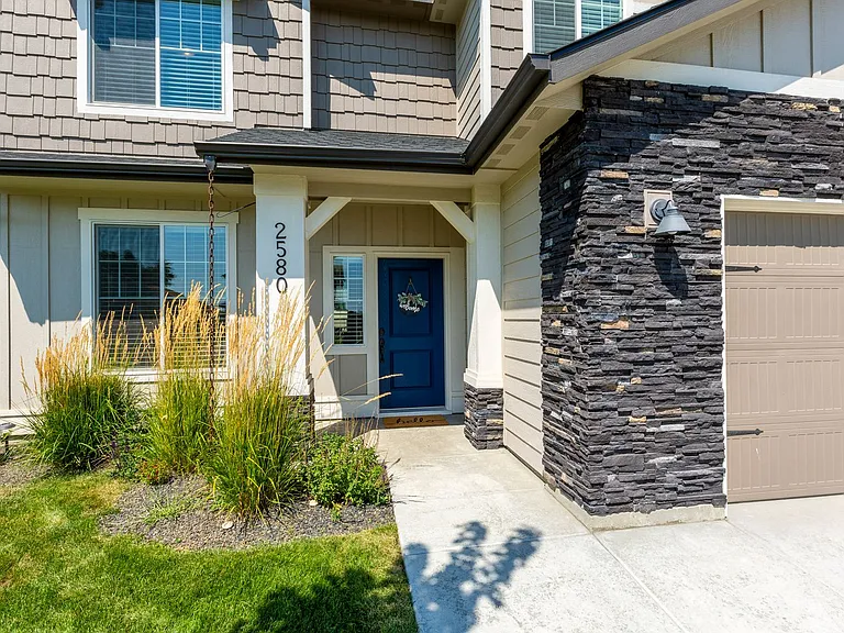 2580 E Blackstone Dr — Photo 3
