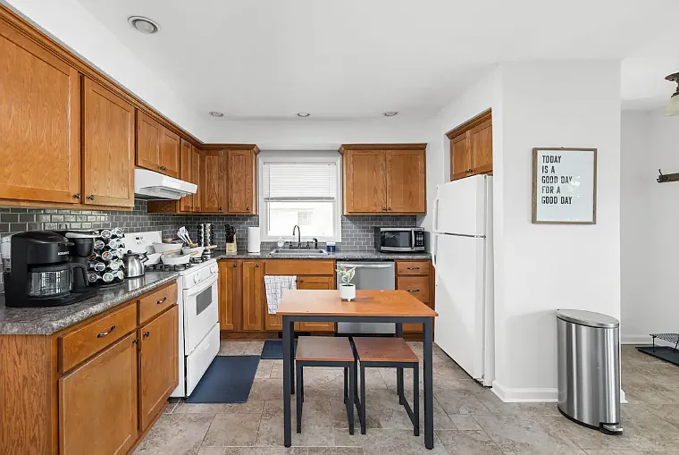 6721 Riverfront Ave — Photo 3