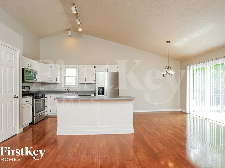 86 Gregory Ct — Photo 7