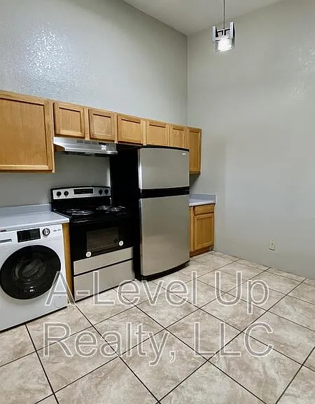 405 E Thoroughbred St #1 — Photo 3