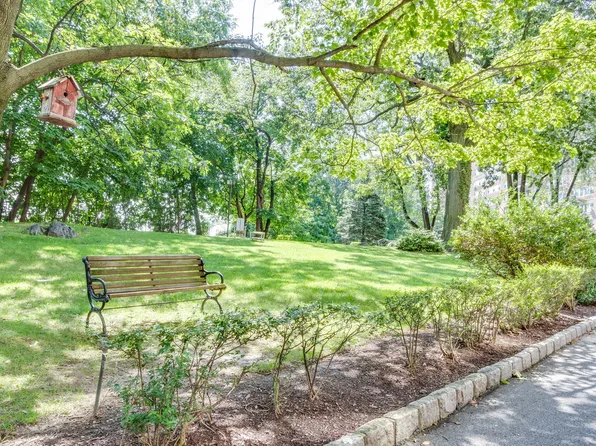 4555 Henry Hudson Pkwy W image 33 of 40