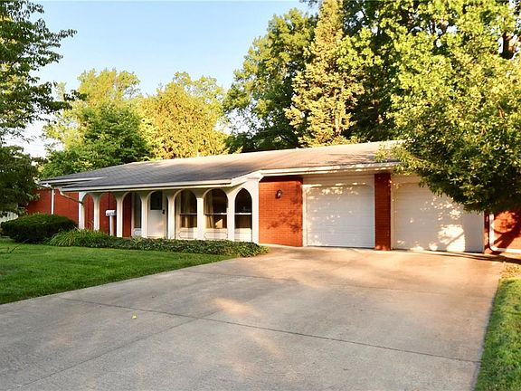 2nd image of 609 Sunset Dr
