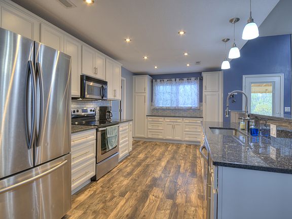 5th image of 222 Harold Dr