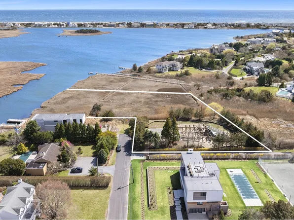 9 E Division St, Westhampton Beach, NY 11978