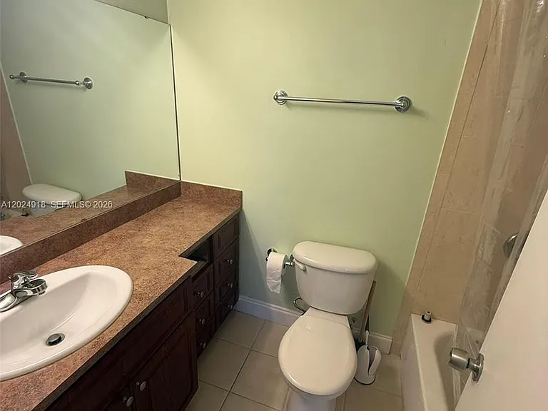 2020 NE 135th St #503 — Photo 14