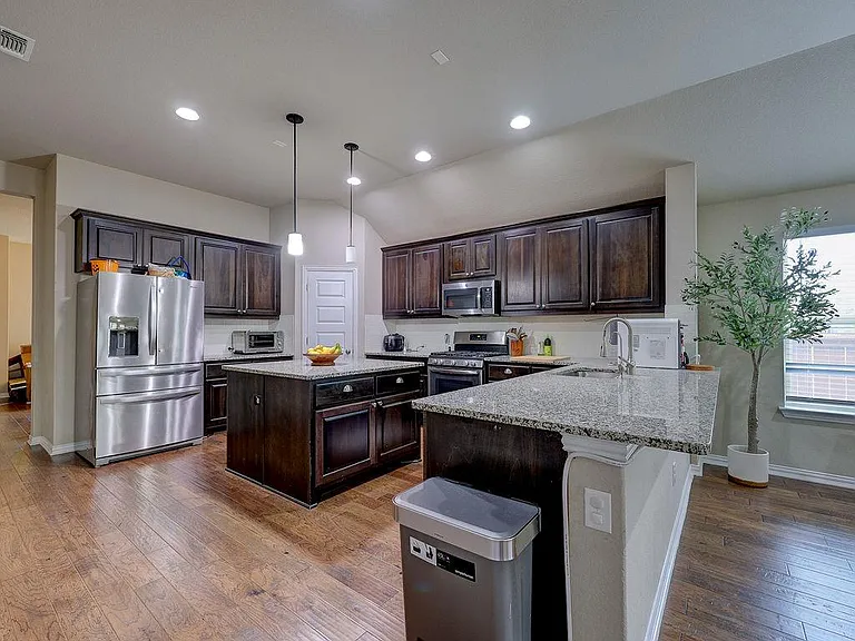 4140 Van Ness Ave — Photo 9