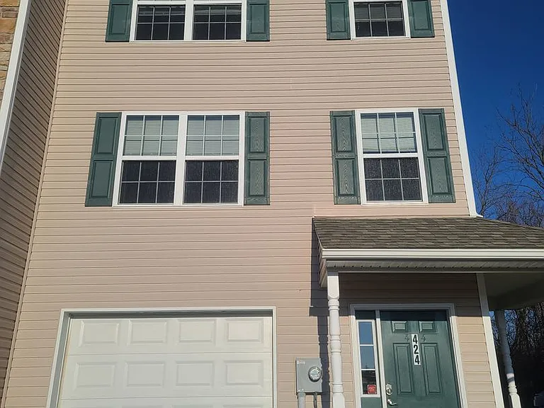 424 Viewpoint Way — Photo 1