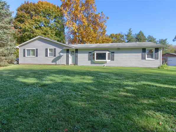 24200 Martindale Rd, South Lyon, MI 48178
